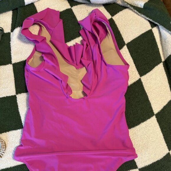 EUC Old Navy Ruffled One-Piece Swimsuit - Picture 2 of 3